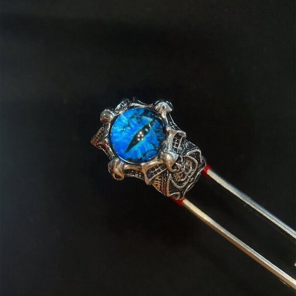 Blue Eye Skull Ring - Picture 2 of 6